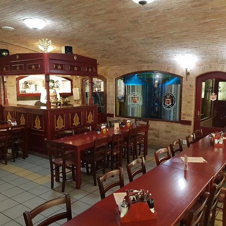 Hotel Cisar Ferdinand 로케트 외부 사진