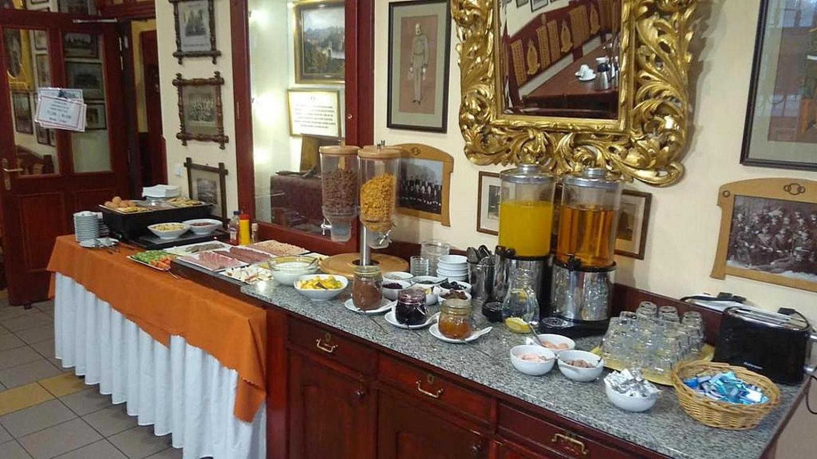 Hotel Cisar Ferdinand 로케트 외부 사진